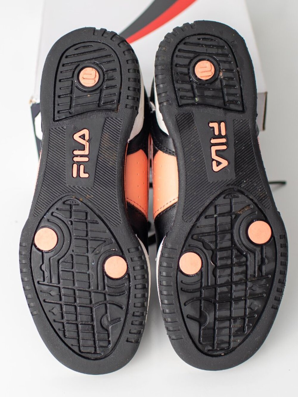 FILA Women’s Size 4 Black Coral Low Top Sneakers Casual Street Shoes Athletic - Picture 7 of 7